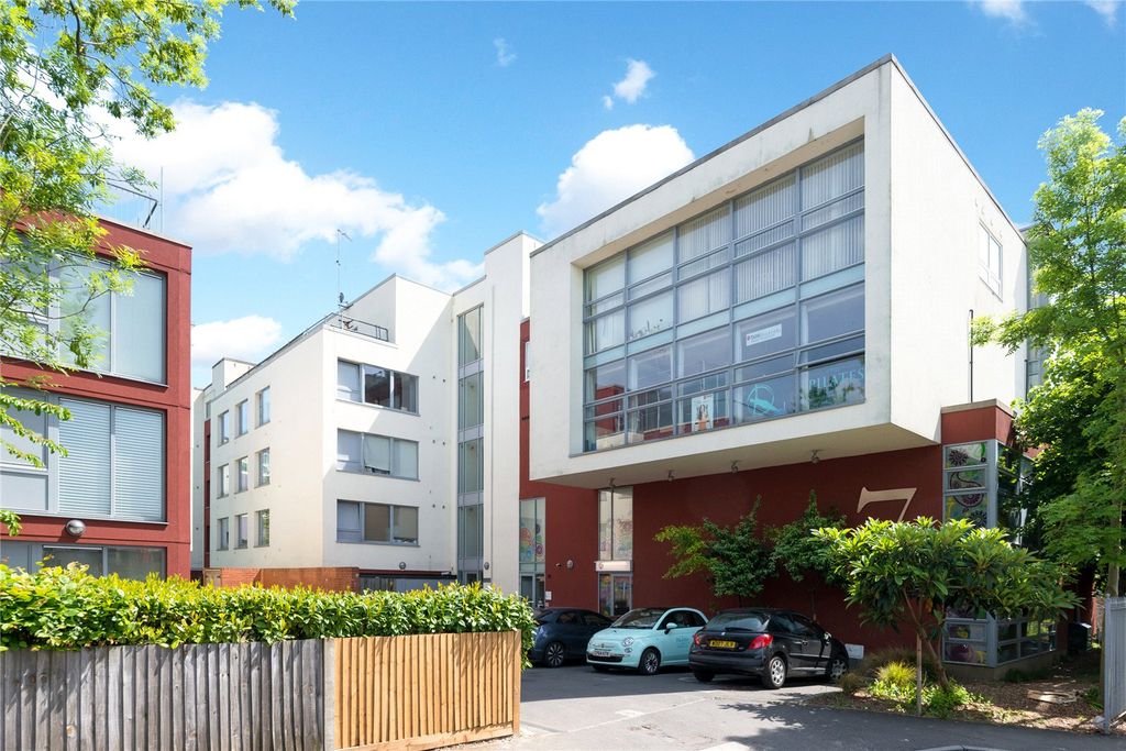 Property photo 1 of 10 Exterior