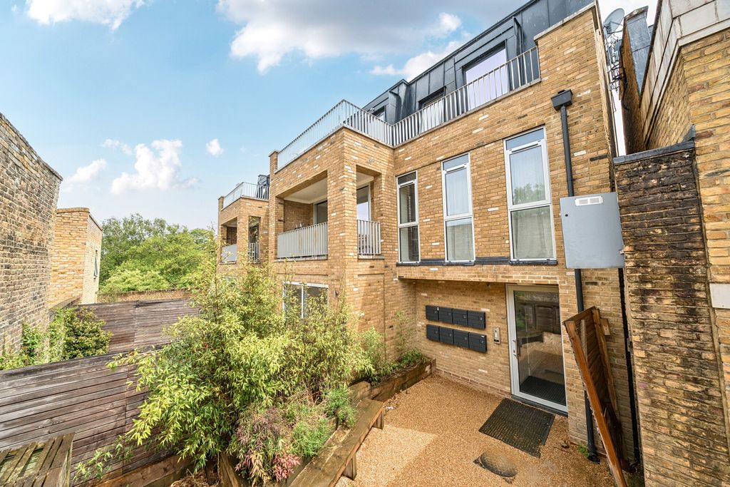 Property photo 1 of 17 External
