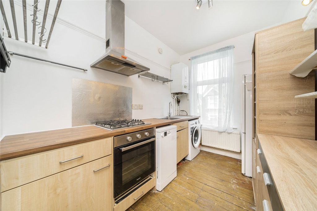 Property photo 3 of 6 Kitchen