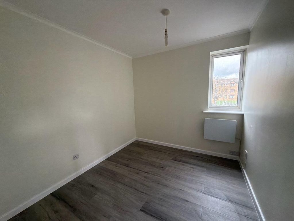 Property photo 3 of 8 08-Bedroom-0001.Jpg