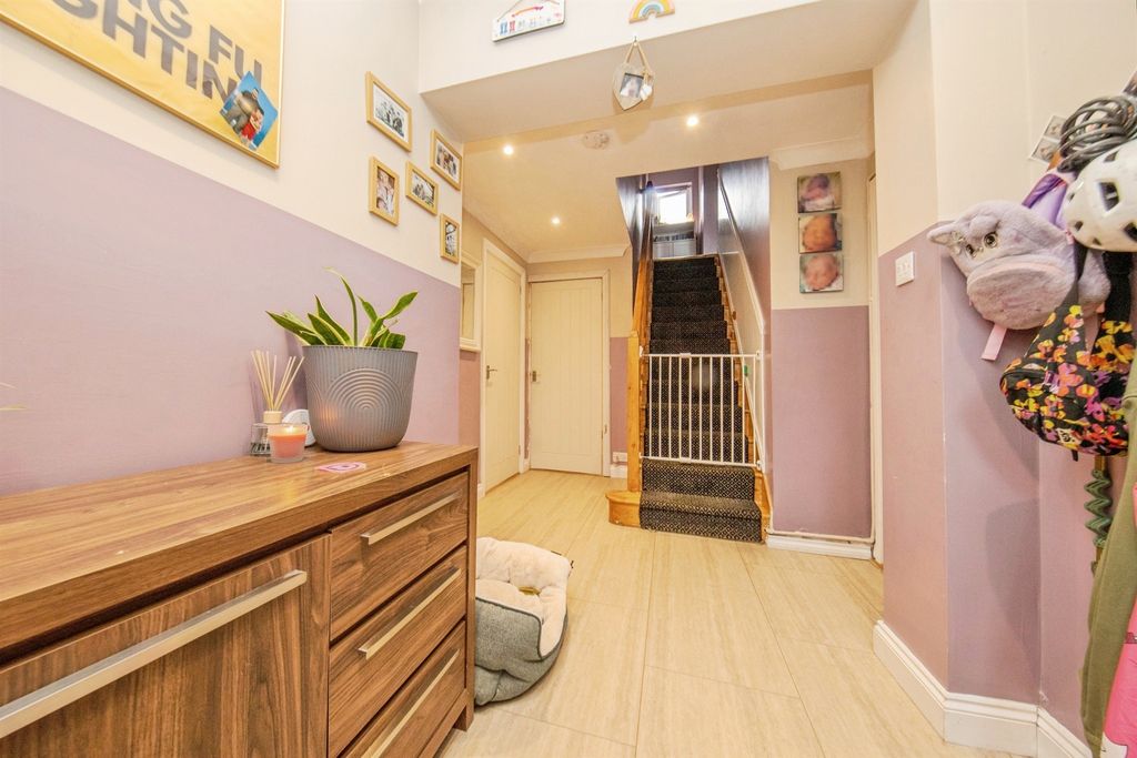 Property photo 2 of 24
