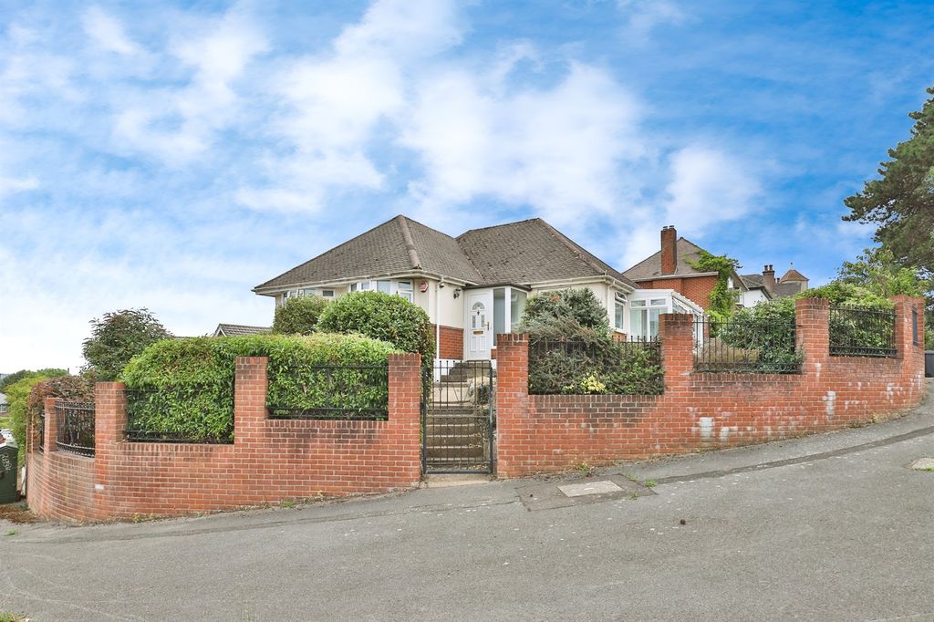 Property photo 1 of 17