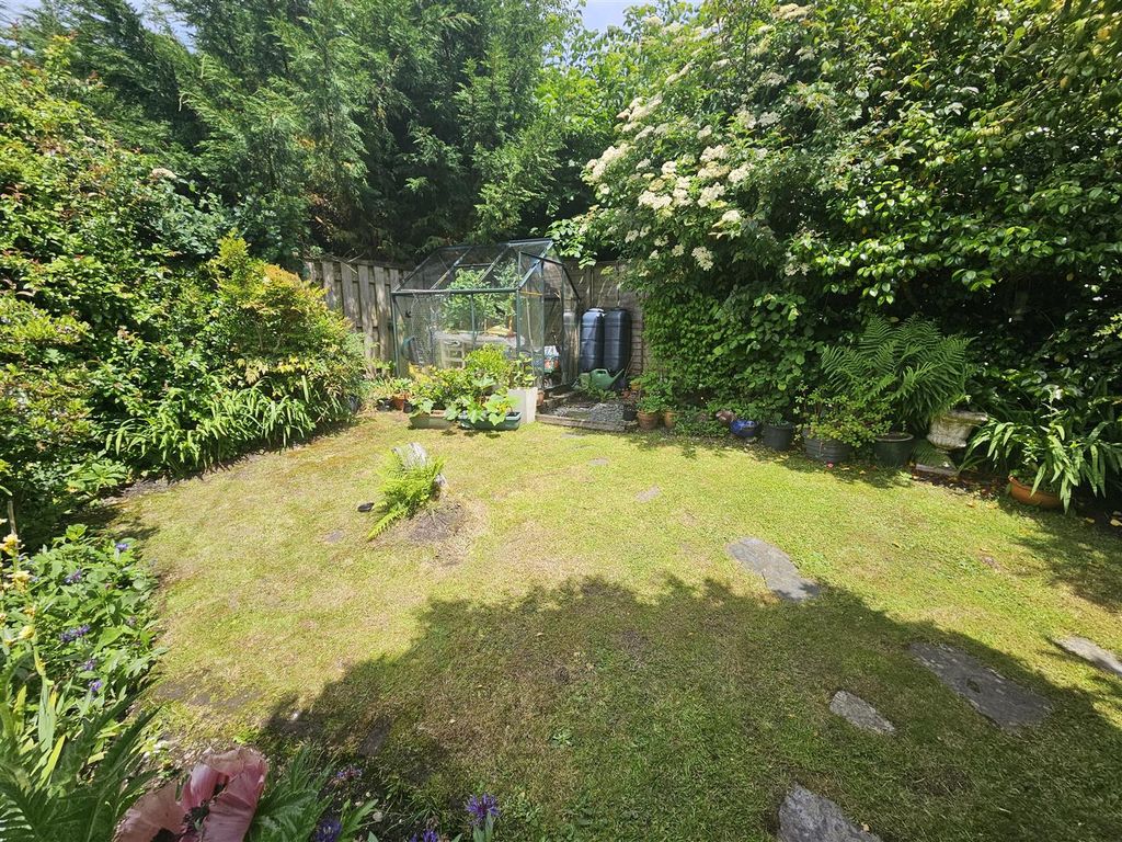 Property photo 2 of 19 Gardens.Jpg