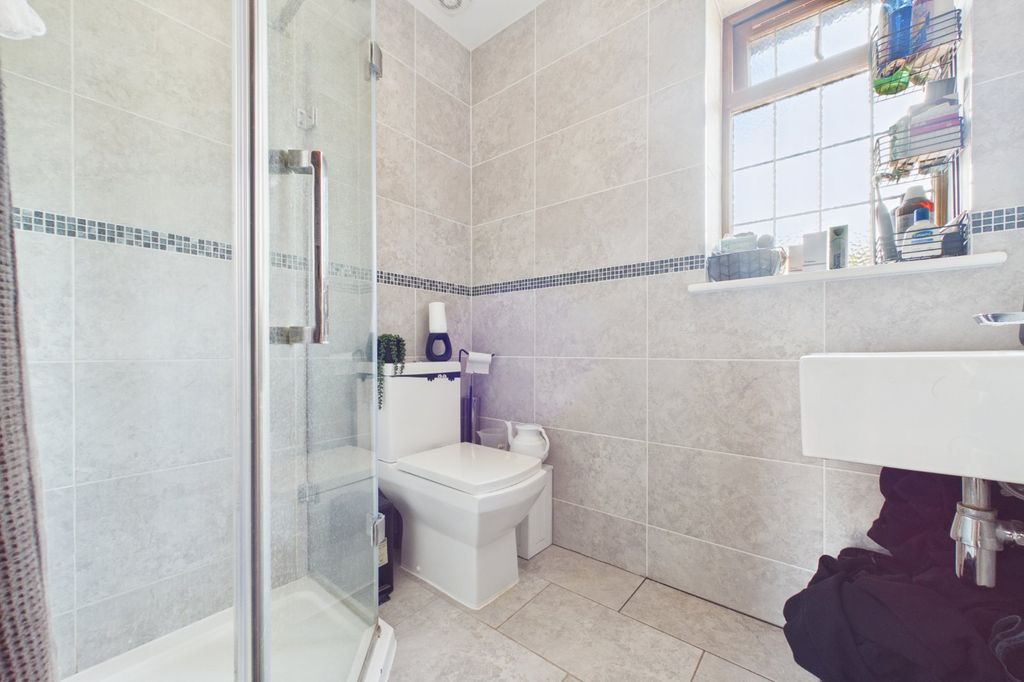 Additional image 13 of 6 bed detached house for saleBeehive Lane, Binfield, Bracknell, Berkshire RG12