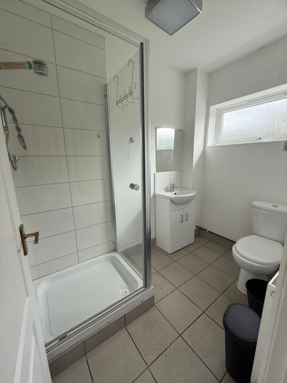 Property photo 2 of 8 Room 2 Ensuite