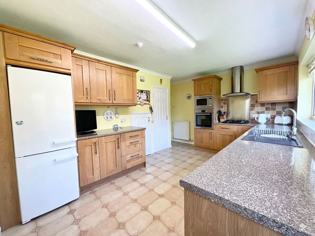 Property photo 3 of 24