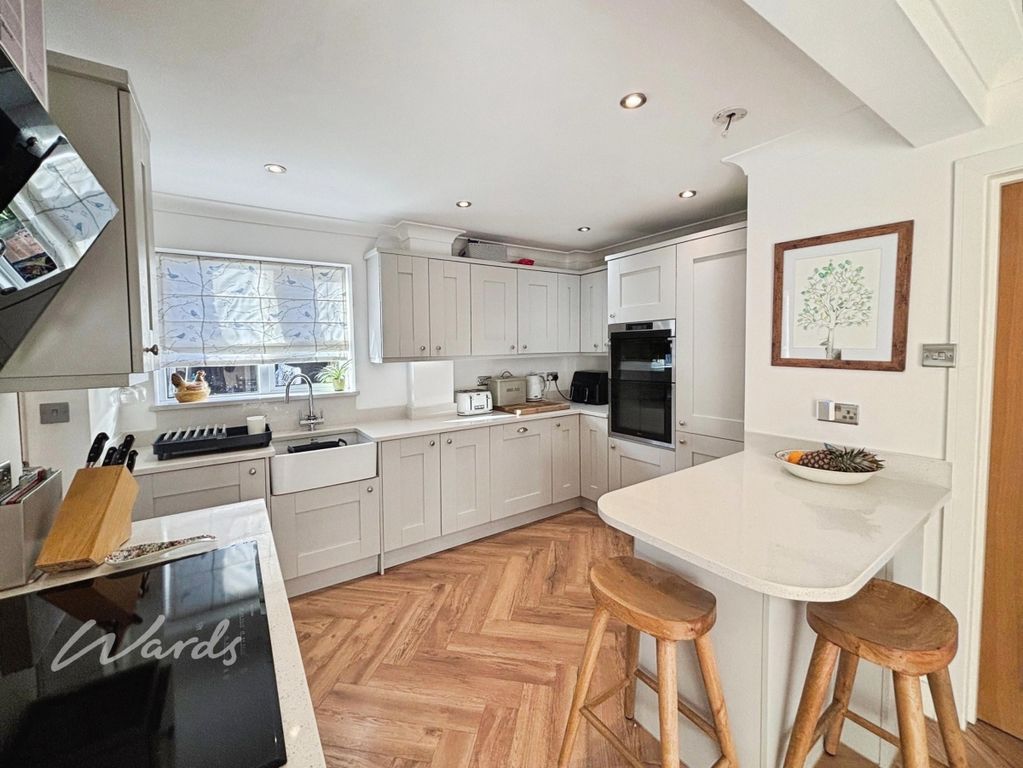 Property photo 3 of 18 Kitchen.