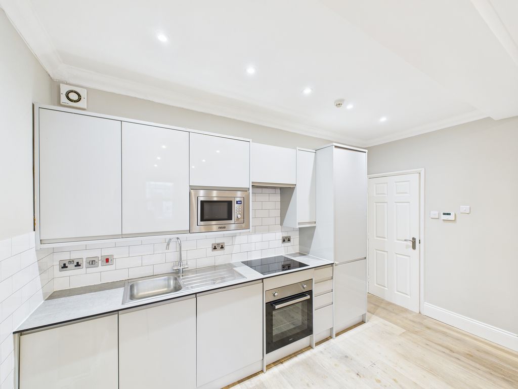 Property photo 2 of 7 Cam03519G0-Pr0419-Still005