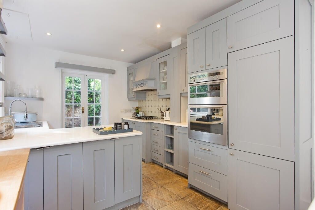 Property photo 3 of 15 Kitchen 2