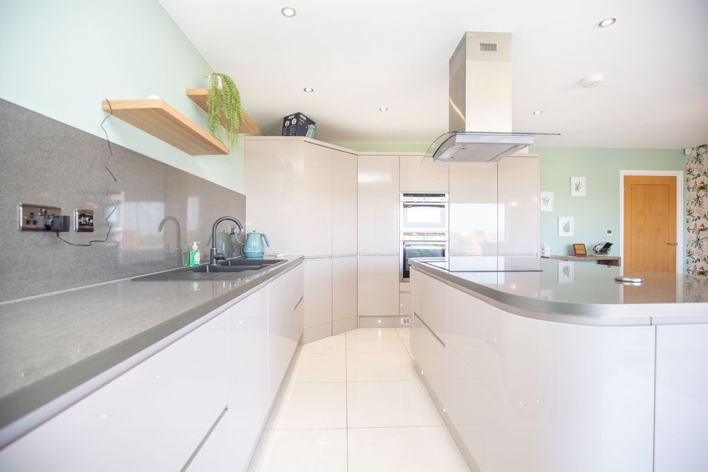 Property photo 3 of 27 Mw-5115