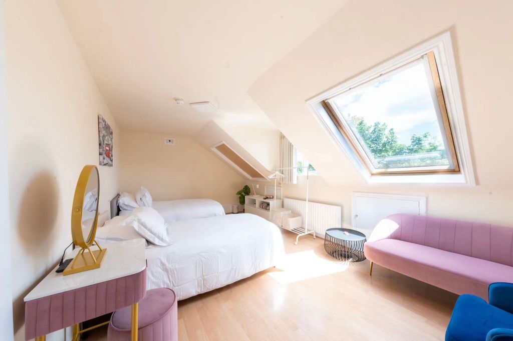 Property photo 2 of 26