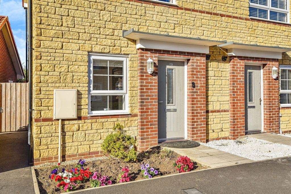 Property photo 2 of 20