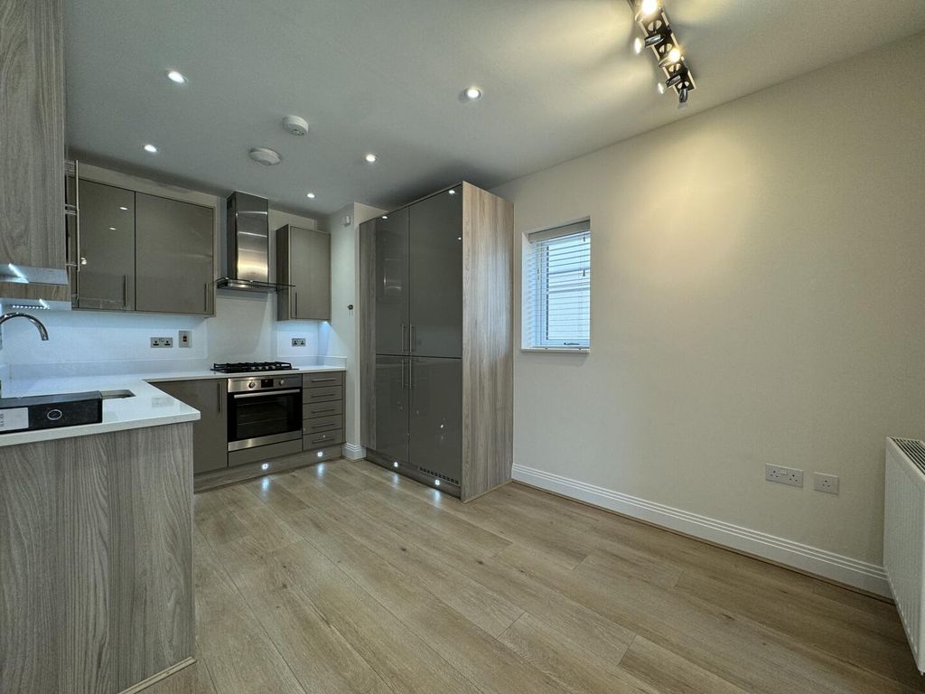 Property photo 2 of 11 Kitchen