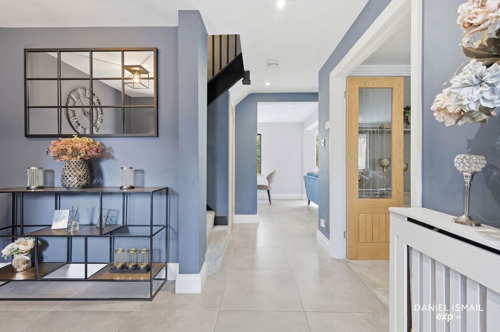 Property photo 2 of 35