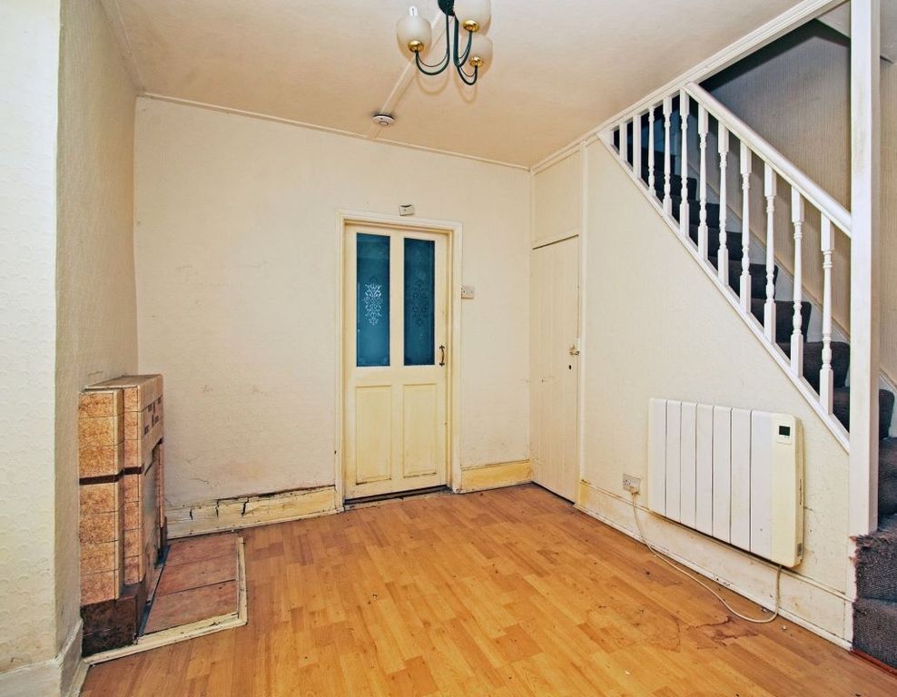 Property photo 3 of 8 Pic 2