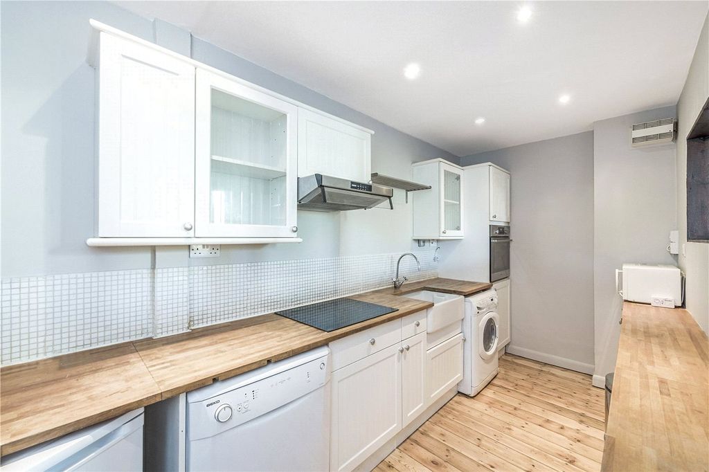 Property photo 3 of 8 Kitchen