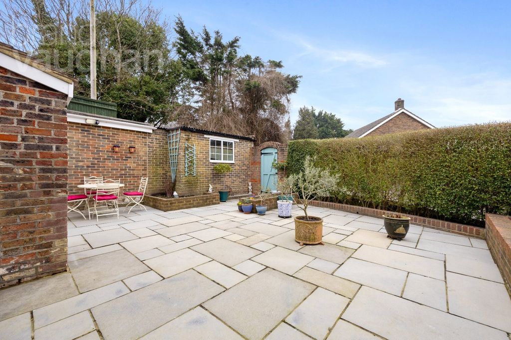 Property photo 3 of 38 Picture No. 24