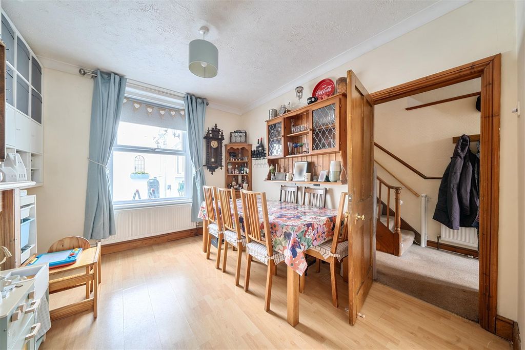Property photo 3 of 15 1458735-10-6A0B83c690c55.Jpg