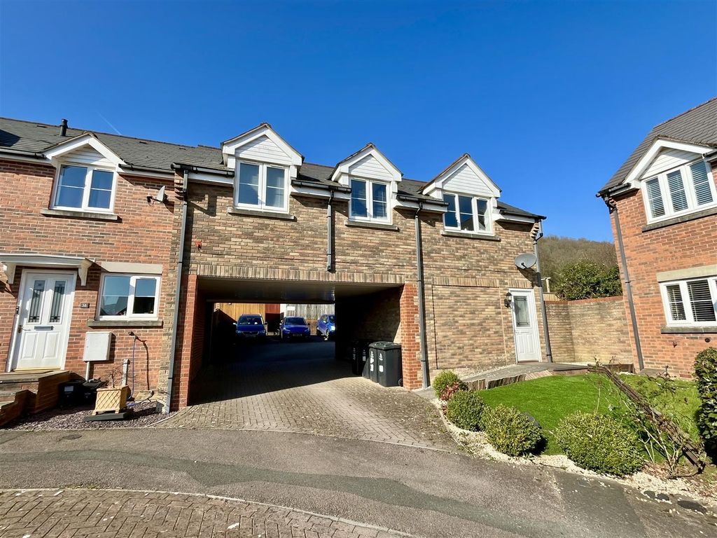 Property photo 1 of 10 Front Aspect