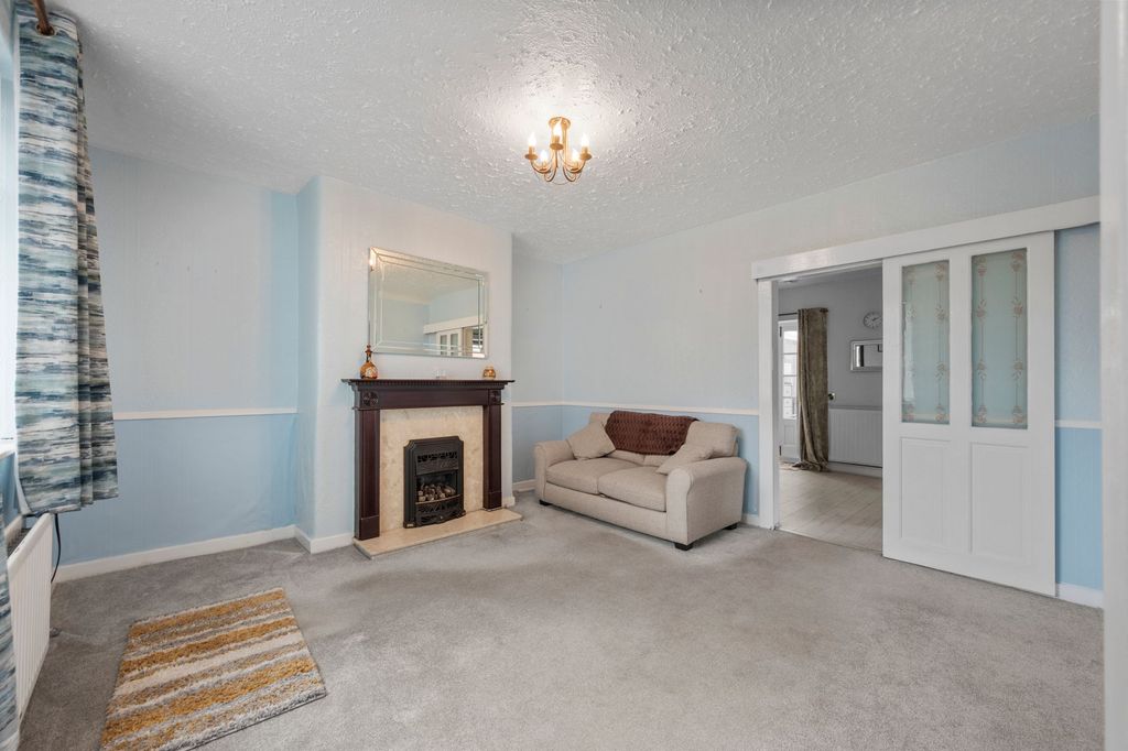 Property photo 2 of 32