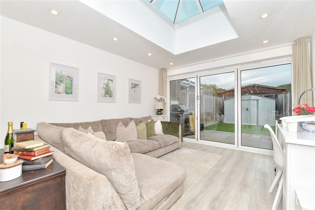 Property photo 1 of 12 Lounge