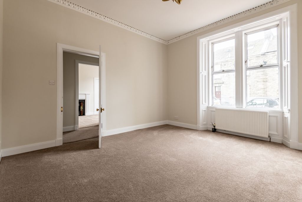 Property photo 3 of 22 Lounge