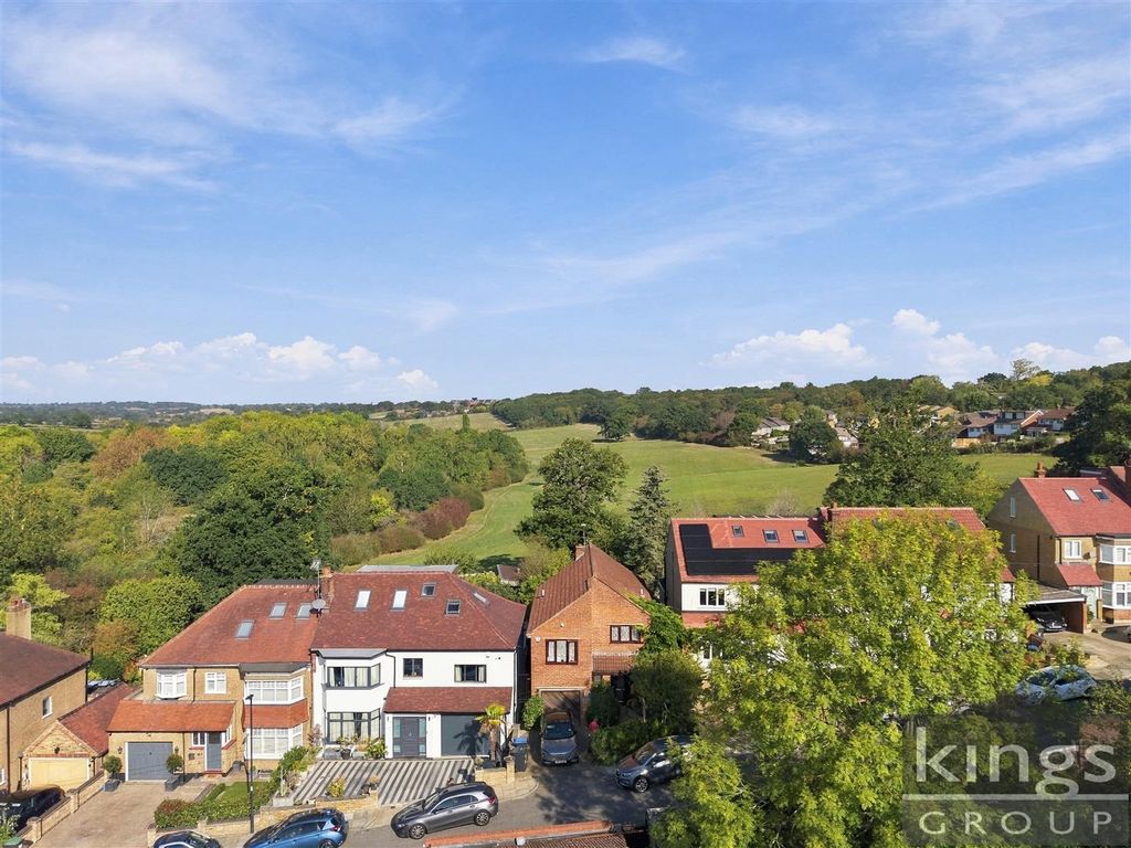 Property photo 2 of 27