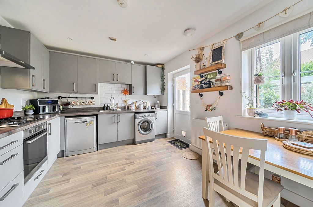 Property photo 3 of 13 1374970-20-690B45...