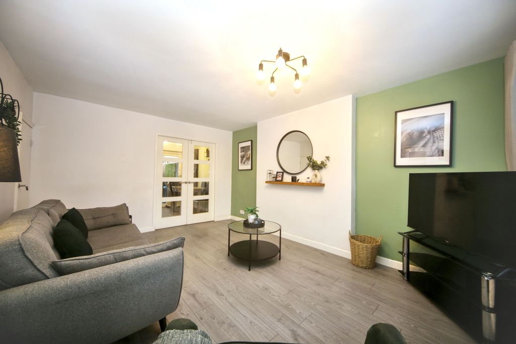 Property photo 2 of 25