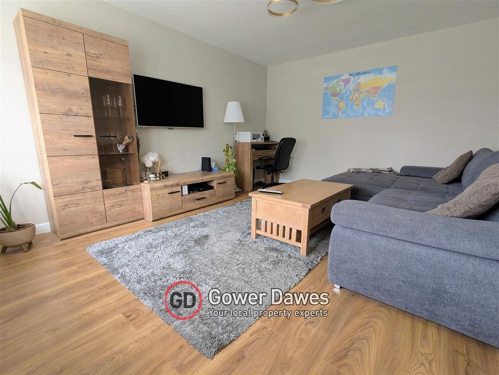 Property photo 3 of 12 Lounge