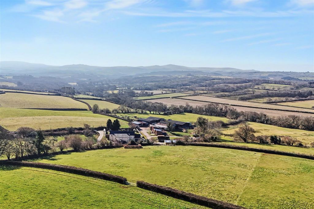 Property photo 3 of 39 Buskin Farm
