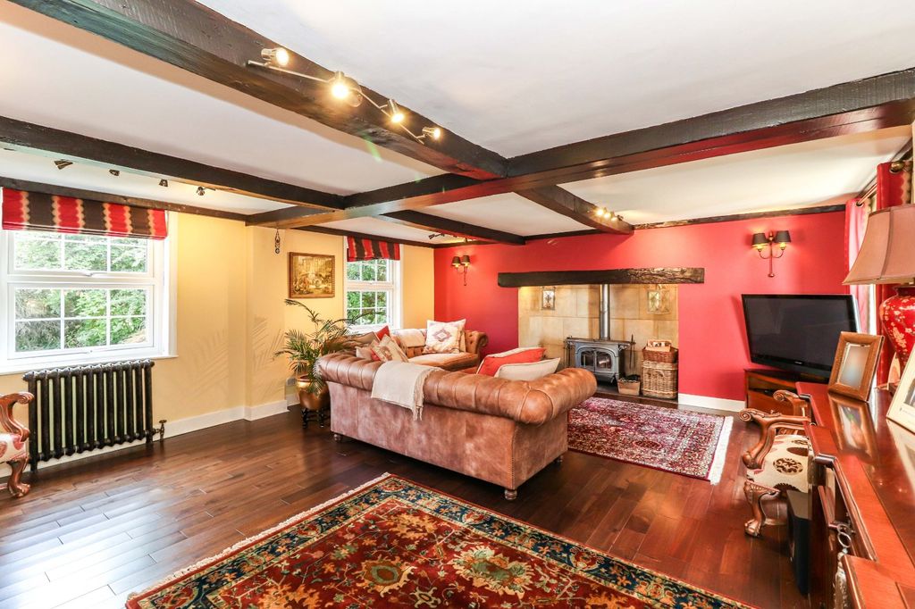 Property photo 3 of 16 Sitting Room