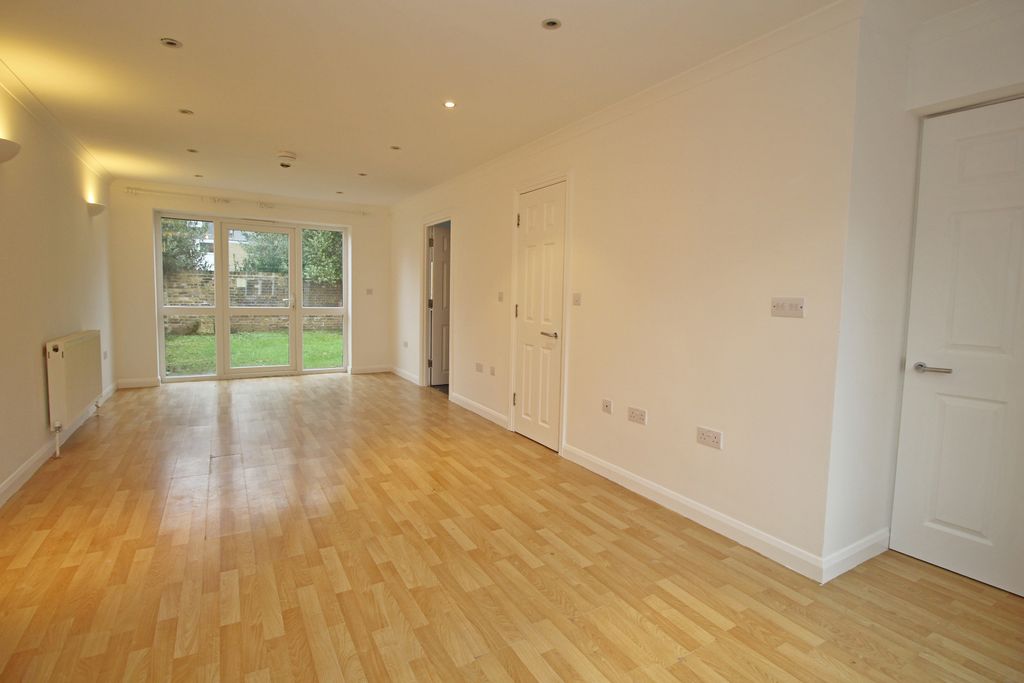 Property photo 1 of 11 4 Bed Semi-Detached House To Rent Mandeville Road, Isleworth Tw7