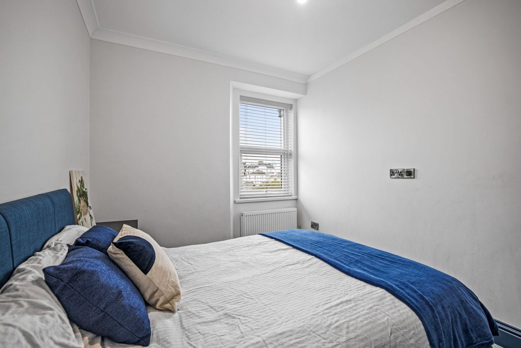 Property photo 2 of 9 0048