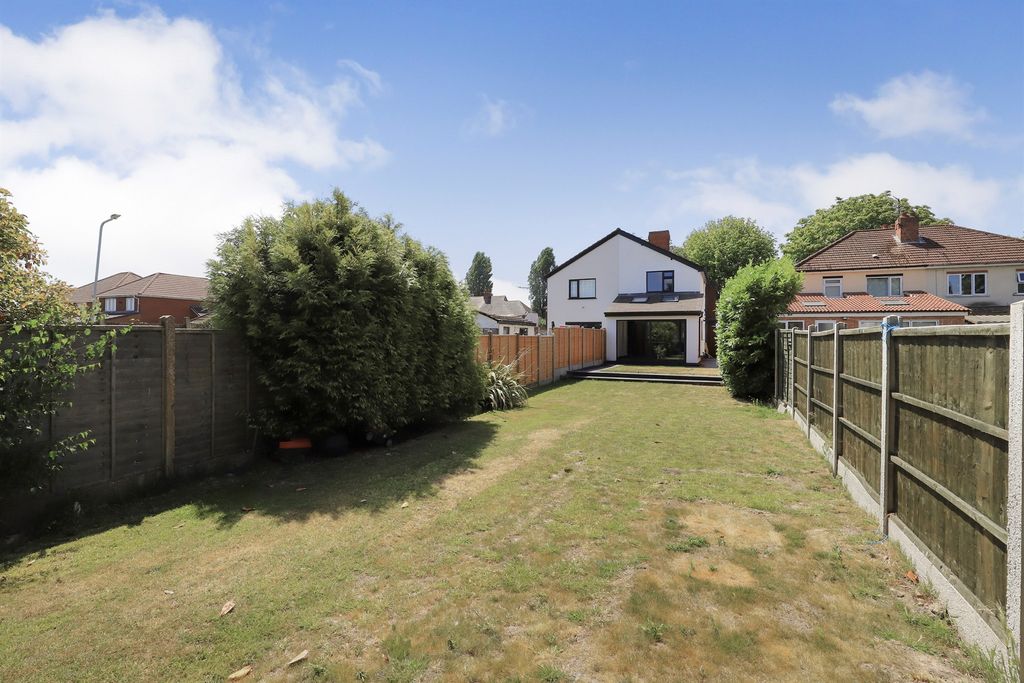 Property photo 2 of 18