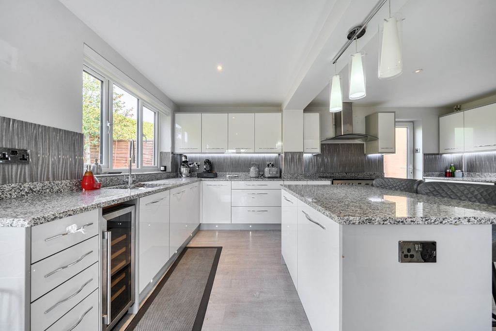 Property photo 2 of 19 5399172