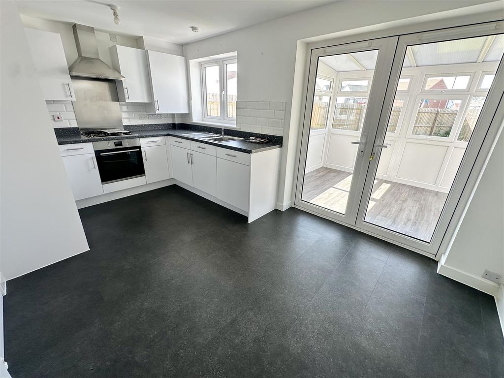 Property photo 3 of 16 Kitchen/Diner