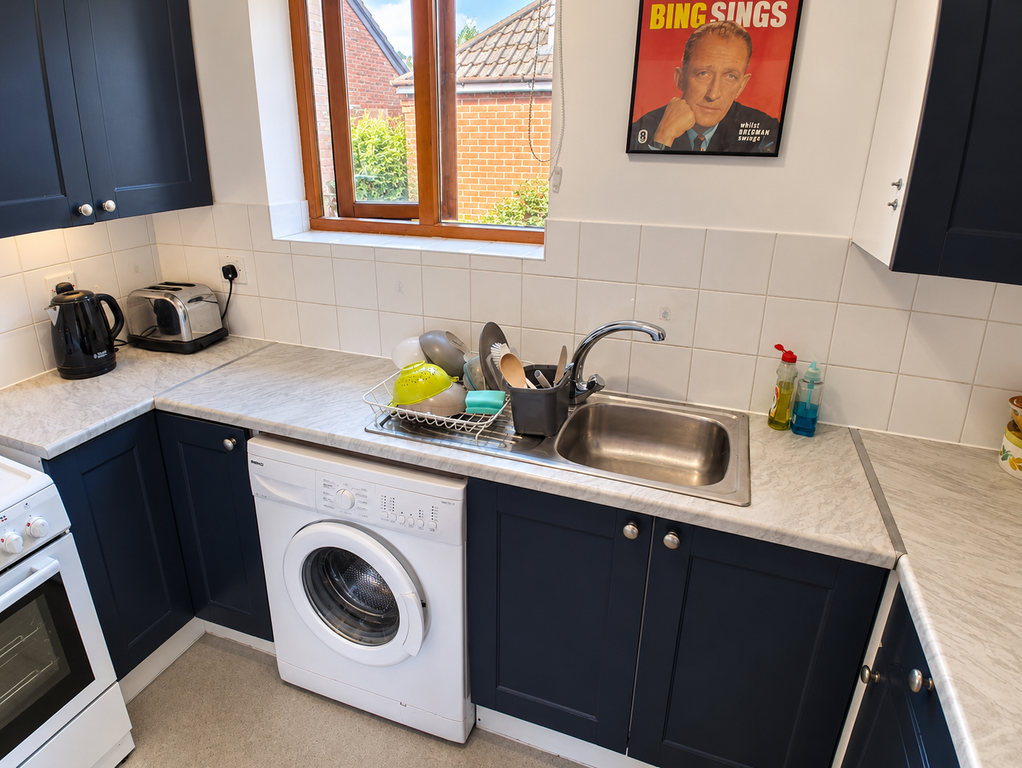 Property photo 3 of 7 Kitchen