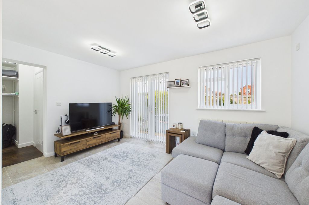 Property photo 2 of 12 Picture No. 15