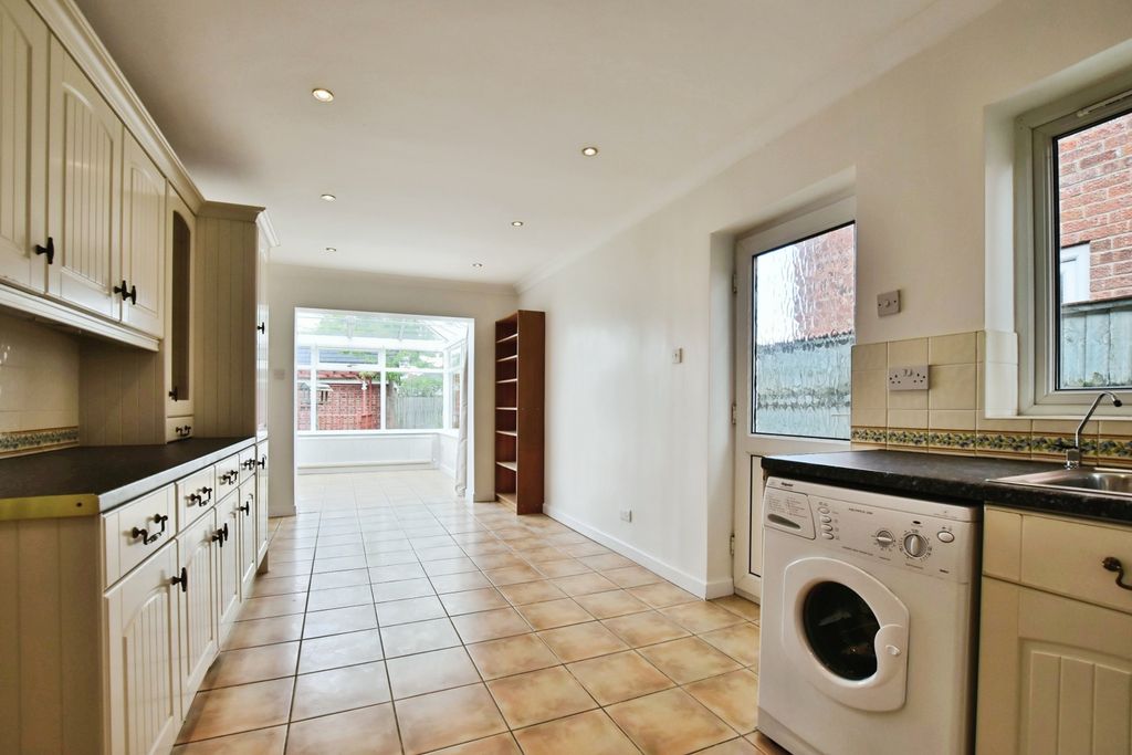 Property photo 3 of 20 Kitchen Diner
