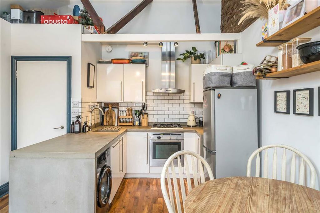 Property photo 3 of 11