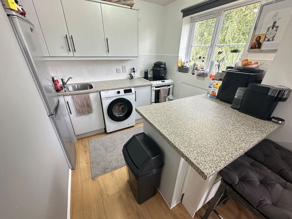 Property photo 3 of 7 4693562