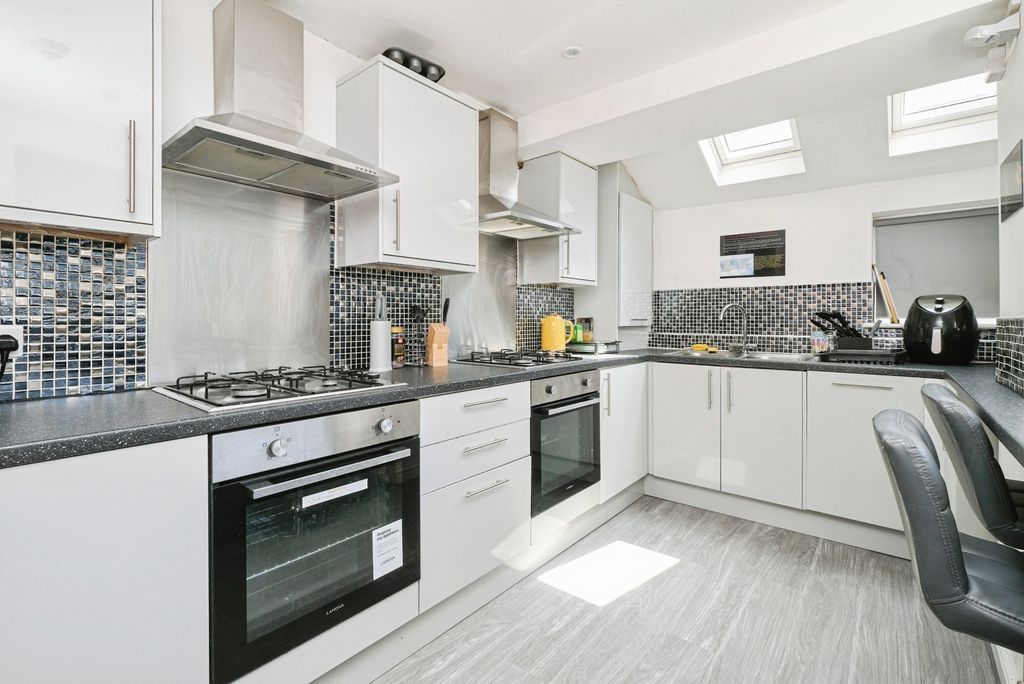 Property photo 3 of 31 Pbox-Img.Jpg