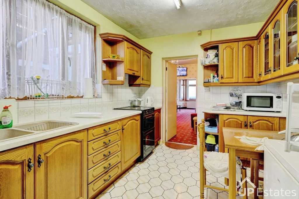 Property photo 3 of 20