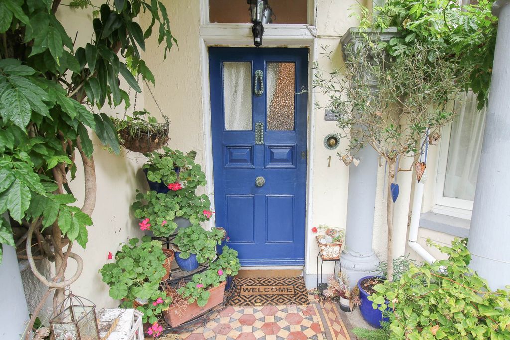 Property photo 2 of 24
