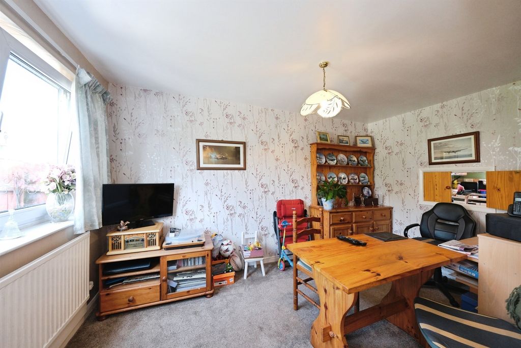 Property photo 3 of 18