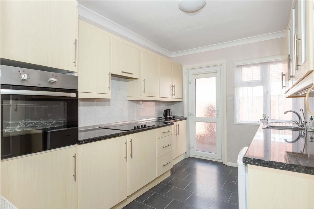 Property photo 2 of 14 Dominion Rd_7.Jpg