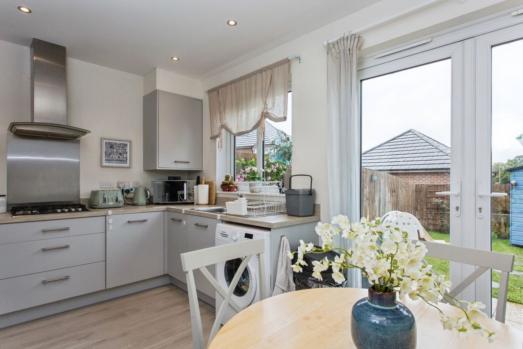 Property photo 3 of 16 Kitchen Diner