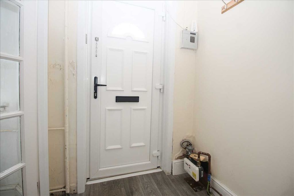 Property photo 2 of 11 Entrance Lobby