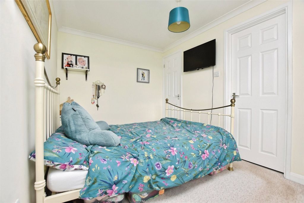 Property photo 3 of 20 3 - Bedroom